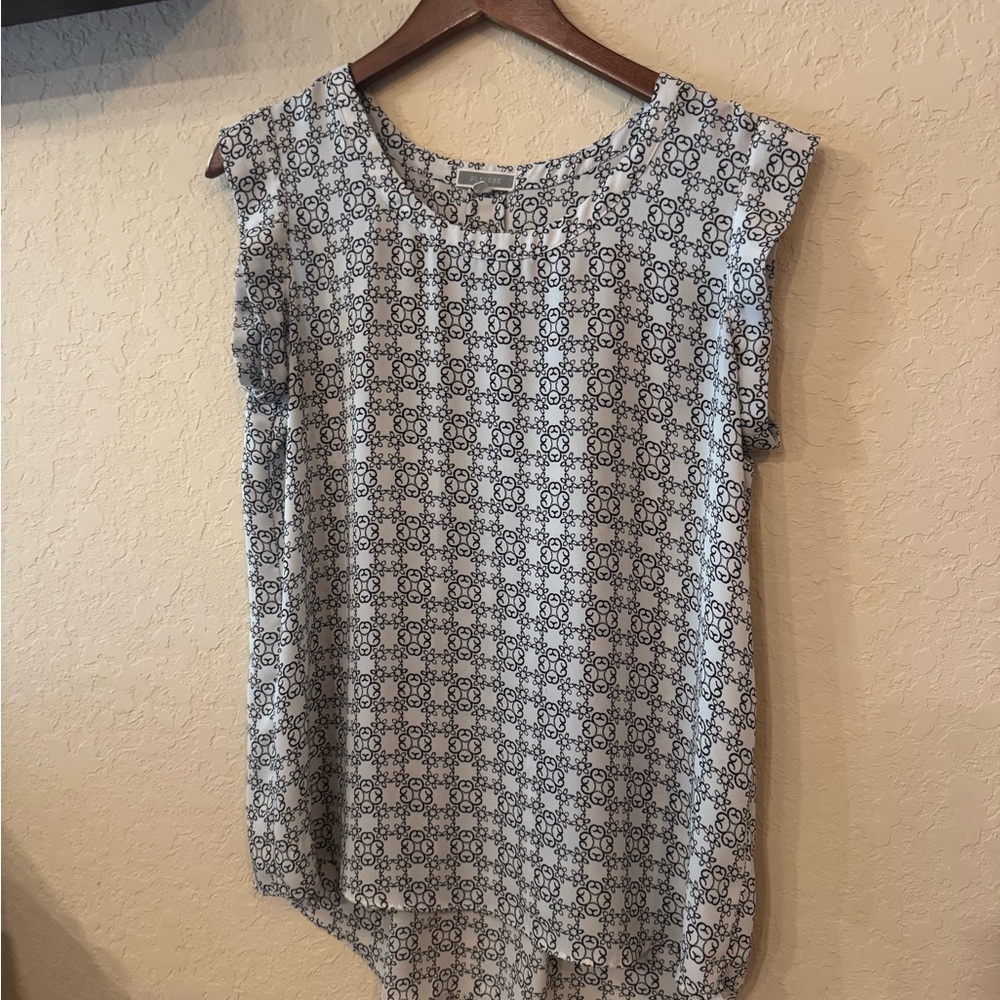 Pleione Gray and White Boxy Cap Sleeve Blouse